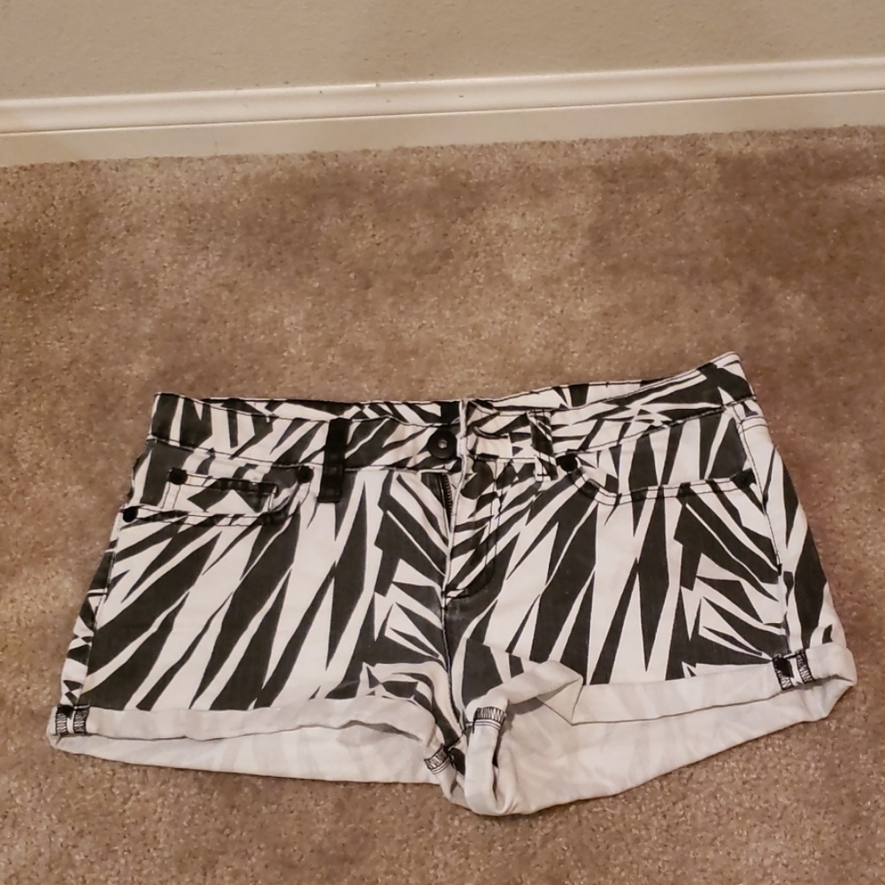 Super fun print Shorts